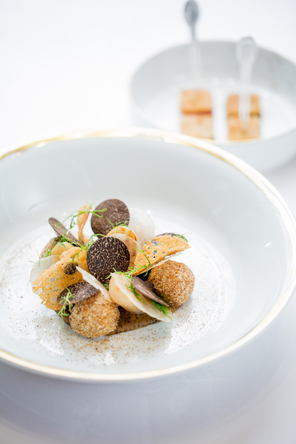 Restaurant Le Meurice Alain Ducasse Jerusalem artichokes from Pays de la Loire%2C tuber melanosporum MEURICE 18 01 18 ®pmonetta 2728 (1) low res